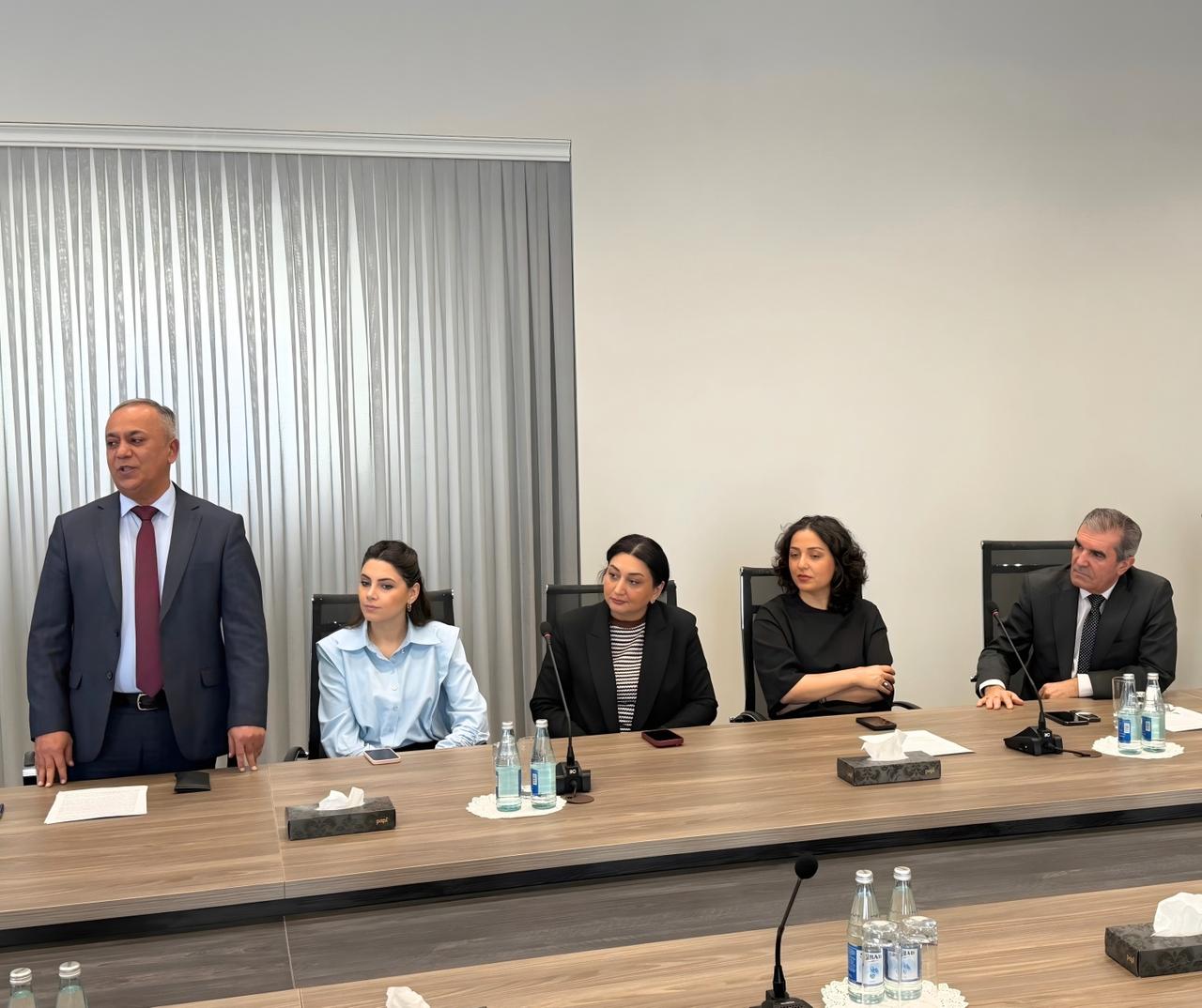  YAP sıralarına yeni qəbul olunan ADRA əməkdaşlarına üzvlük vəsiqələri təqdim edilib