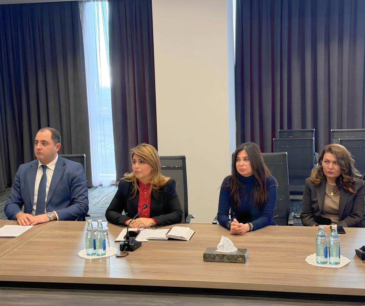  YAP sıralarına yeni qəbul olunan ADRA əməkdaşlarına üzvlük vəsiqələri təqdim edilib