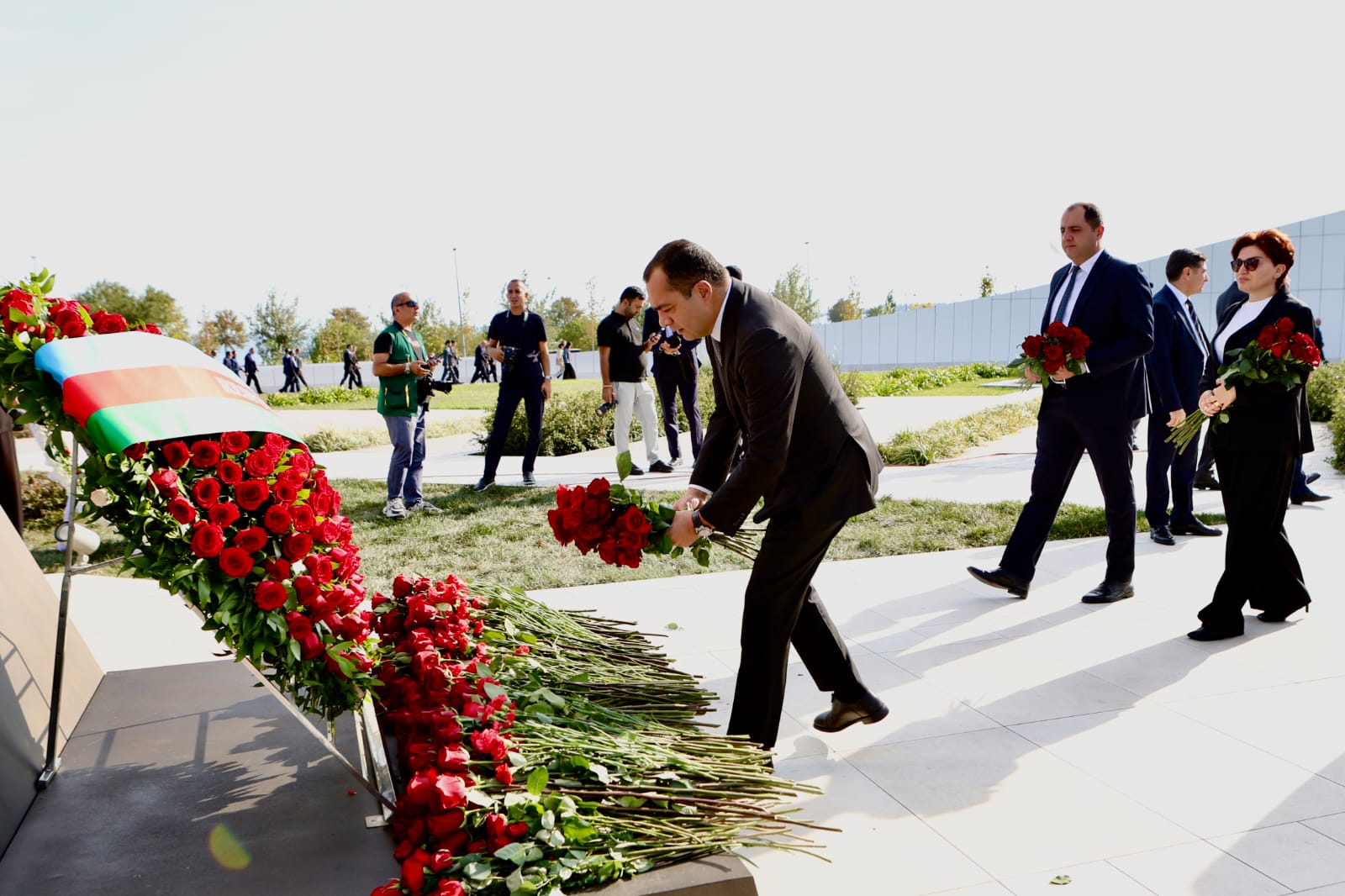  ADRA kollektivi 27 Sentyabr – Anım Günü ilə əlaqədar Zəfər abidəsini ziyarət edib